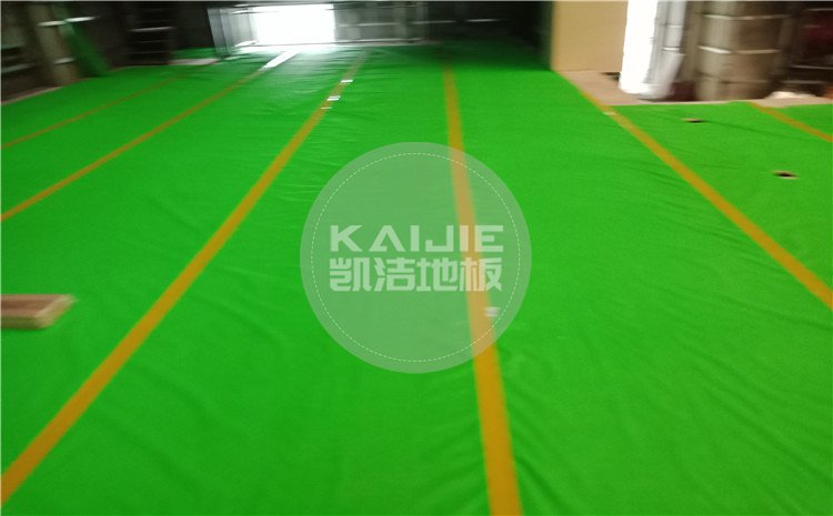 山東鄒城*一中學(xué)孟子湖校區(qū)學(xué)校體育館木地板項(xiàng)目——?jiǎng)P潔體育地板