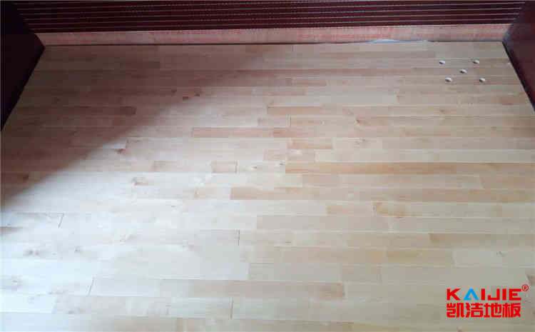 松木運(yùn)動(dòng)體育地板施工技術(shù)方案