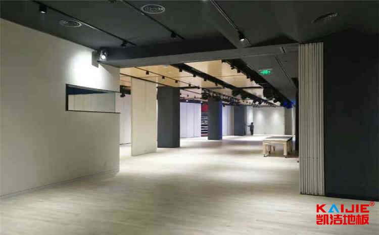 20厚木地板籃球館多少錢一平米？